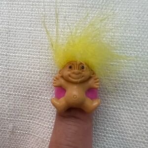 Troll ring‎ with Yellow Hair